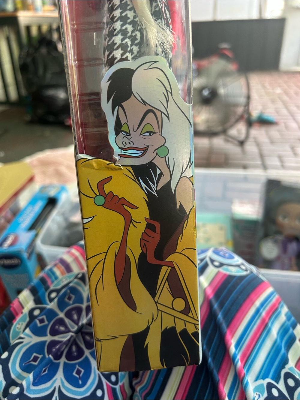 Disney ILY Cruella Fashion Doll - Black, White & Red - Picture 9 of 12